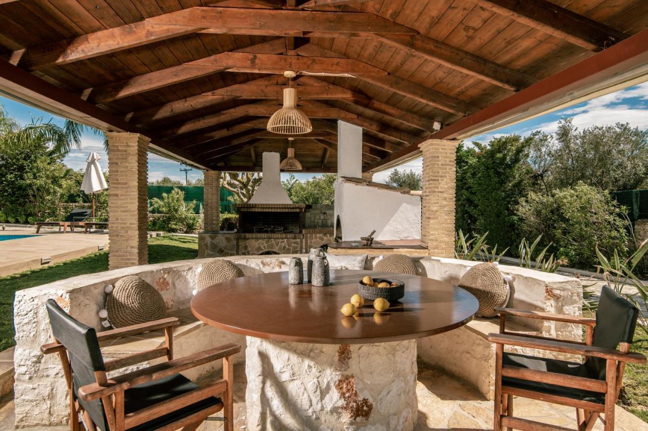 Amalthia Villa Mouzákion Esterno foto